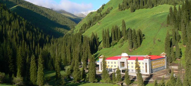 和静巩乃斯山庄图片