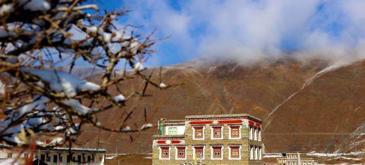 新都桥沁玲民宿图片