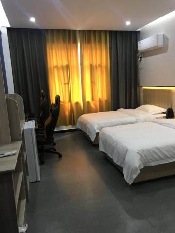 界首温特艾米电竞酒店