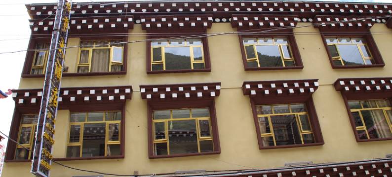 新龙格萨大酒店图片