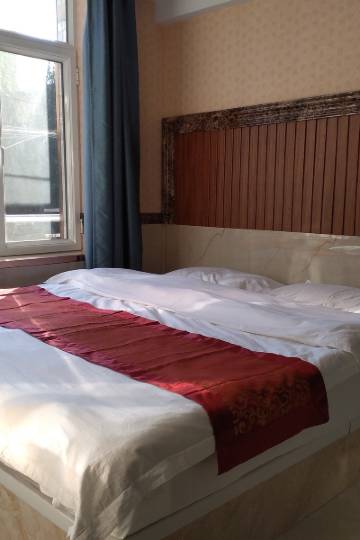 奈曼旗奈曼大街大沁塔拉路路口附近酒店