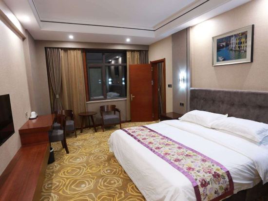 海阳溢丰楼大酒店 4.0分(24条点评) 254起距离1公里立即预订