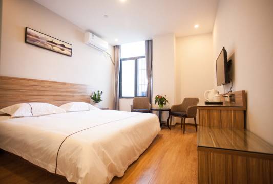 馨屯假日酒店(上海新飞路店)