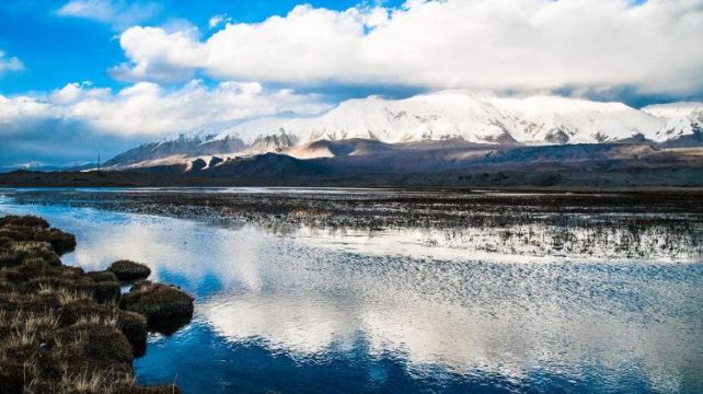 5-Day Xinjiang Private Tour from Kashi·Aoyitake Red Valley, Karakul Lake, White Sand Lake, Ancient Stone City, Golden Grassland, Panlong Ancient Road, Xiangfei's Tomb