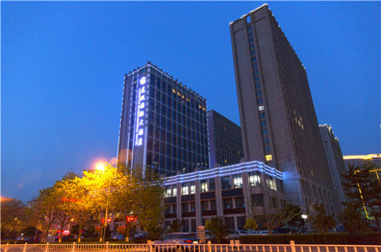 威海龙跃国际大酒店 2大1小早餐 2大1小午餐/晚餐(到店2选1)·亲子游