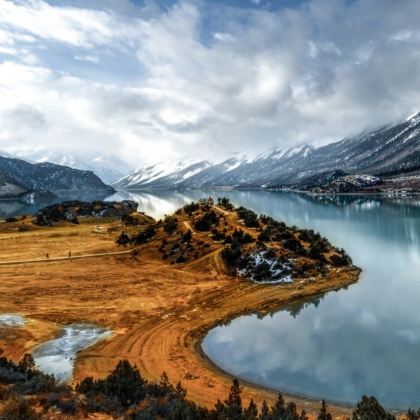 成都+林芝+波密+墨脱+米堆冰川+来古冰川+果果塘大拐弯7日6晚拼小团