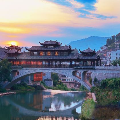 张家界+武陵源+天门山+凤凰古城5日4晚私家团