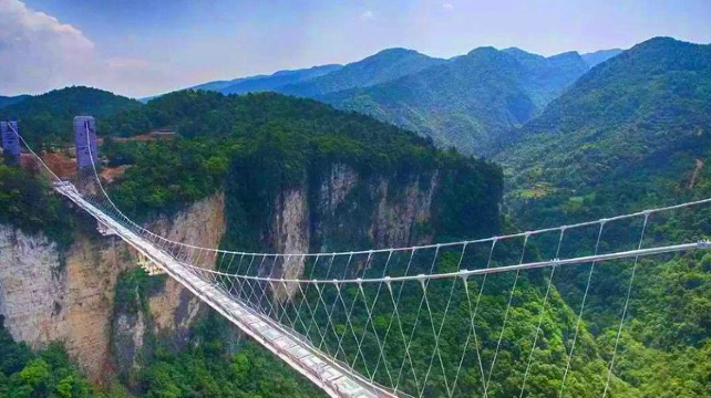 6-Day Hunan Private Tour· Zhangjiajie, Fenghuang Ancient Town, Furong Town, Tianzi Mountain, Baofeng Lake