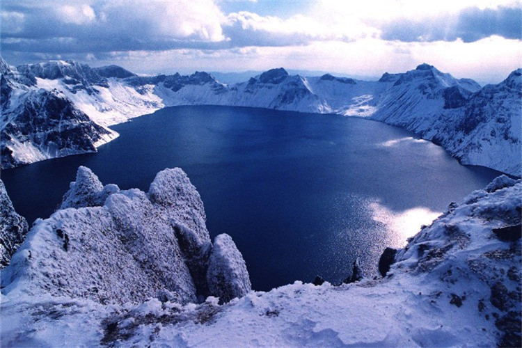 吉林长白山 魔界风景区4日1晚跟团游(3钻)·长白山天池-梦幻魔界-关东