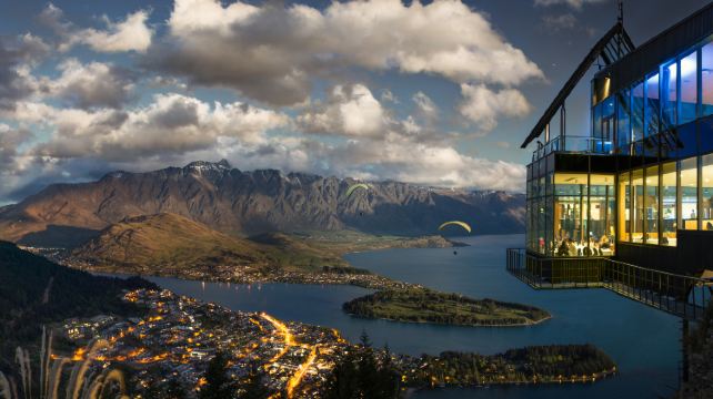 <9天>【北岛中土秘境 |  南岛峡湾雪山】新西兰全景·奥克兰+基督城+皇后镇自由行、萤火虫洞+霍比特人村+爱歌顿农场+游艇巡游、库克山+米尔福德峡湾+蒂卡波湖+企鹅归巢、鹿肉+龙虾+三文鱼餐