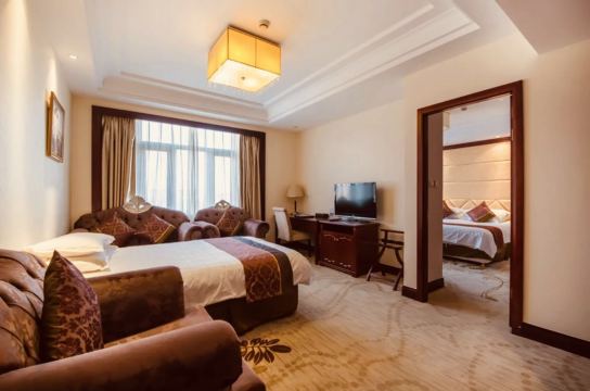 上海莎海国际酒店位于惠南镇城南路630号,国家挂牌四星级酒店,近浦东