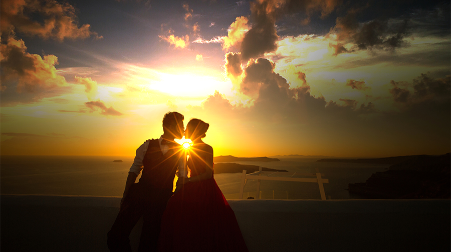 相濡以沫携手夕阳为数十对老年夫妻补拍婚纱照这个活动很暖心(图1) 相濡以沫携手夕阳为数十对老年夫妻补拍婚纱照这个活动很暖心