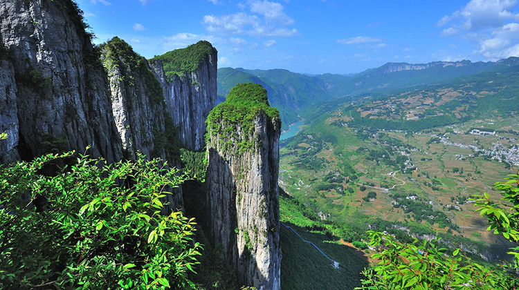 恩施市+神农架+长江三峡6日5晚私家团·热门玩法#暑期大促『遇见恩神#圆梦鄂西』VIP包车&奢牌5钻酒店【自营车队&行程可调】赠西兰卡普大秀&龙舟竹筏『大峡谷绝壁栈道|神农顶·大九湖‘阿勒泰|西陵峡过葛洲坝』专属管家