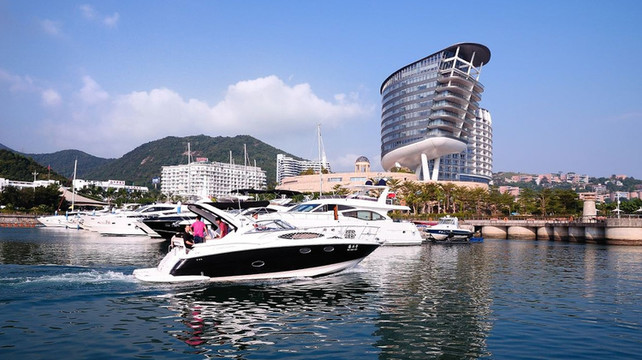 深圳大梅沙湾游艇度假酒店   游艇出海/双人早餐/房间迷你吧酒水饮料