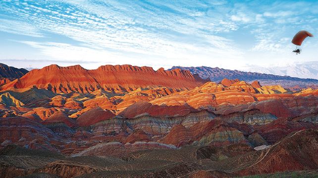 9-Day China Classic Silk Road Adventure Private Tour from Urumqi·Xinjiang, Dunhuang, Zhangye and Xining丨Mogao Caves, Colorful Danxia and Chaka Salt Lake