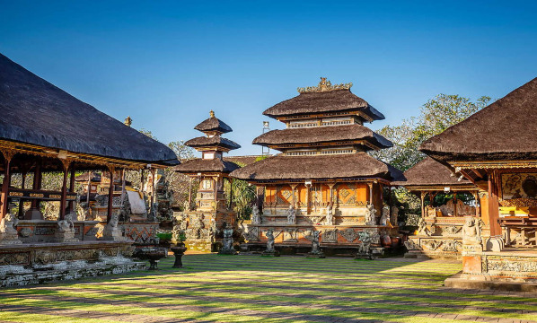 体验巴厘岛皇室的神秘美感 象窟,揭开巴厘岛神秘象窟的面纱; 走进神圣