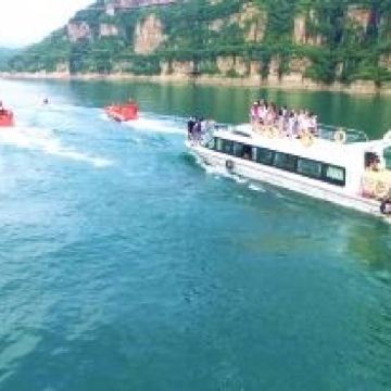 河北保定秀水峪+恋乡太行水镇+易水湖景区2日1晚跟团游