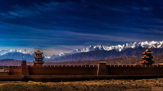 9-Day China Classic Silk Road Adventure Private Tour from Urumqi·Xinjiang, Dunhuang, Zhangye and Xining丨Mogao Caves, Colorful Danxia and Chaka Salt Lake