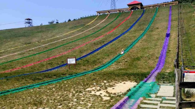 漫天岭国际滑草场