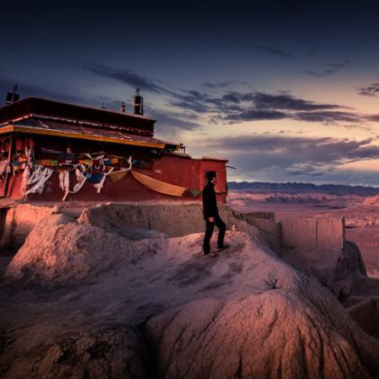 拉萨+羊卓雍错+日喀则+珠峰大本营+阿里+冈仁波齐+古格王国遗址+色林错11日10晚私家团