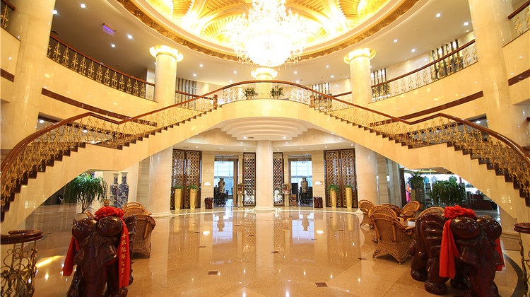 威海抱海大酒店   威高海洋公园   双人早餐 ·【亲子游·情侣·暑期