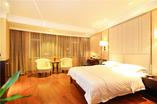 威海抱海大酒店   2大1小早餐 2大1小午餐/2大1小晚餐(到店2选1)