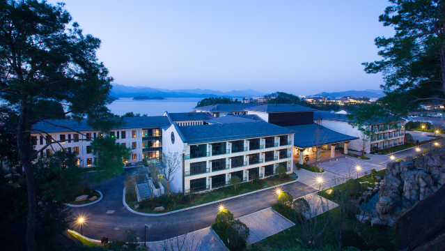 行程自由搭配,宿千岛湖五星梅地亚君澜度假酒店豪华园景房,物超所值