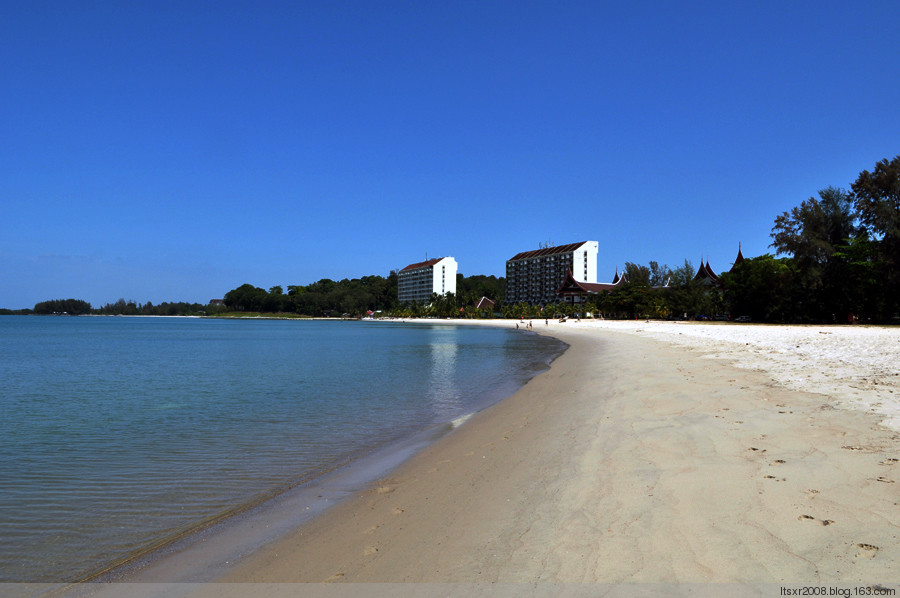 越南岘港5日4晚跟团游·香港直航+2晚悦椿酒