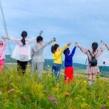 内蒙古呼和浩特+辉腾锡勒草原+乌兰哈达火山地质公园+响沙湾4日3晚私家团