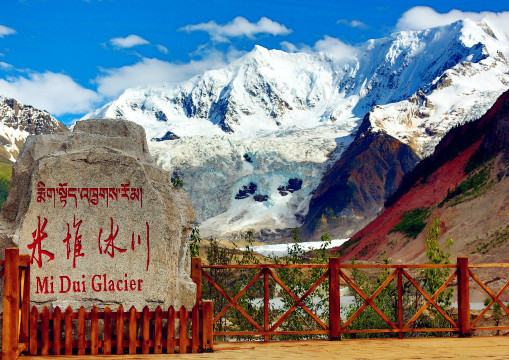 有人以徒步,以朝拜,,越野自驾·川藏线 4人出行包车或拼车或租车带