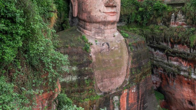 2-Day Pure tour without shopping,Climb Emei Mountain Summit,Boat tour of Leshan Giant Buddha,Stay in selected 4 - diamond hotels,s
