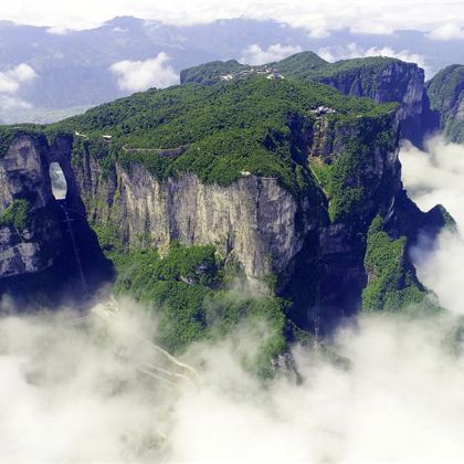 张家界+大峡谷+武陵源+天门山+凤凰4日3晚跟团游