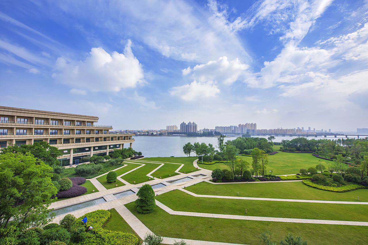 武汉联投半岛酒店·【春天醒了】环湖骑行 【儿童礼包】 自助早餐