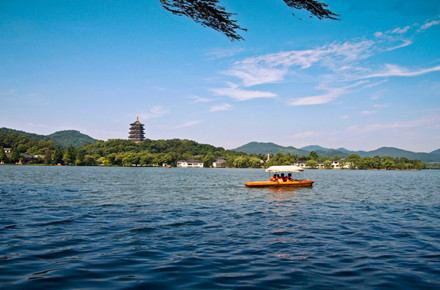 船遊西湖賞西湖美景,夜宿烏鎮特色客棧,可自由出入西柵景區,贈烏鎮