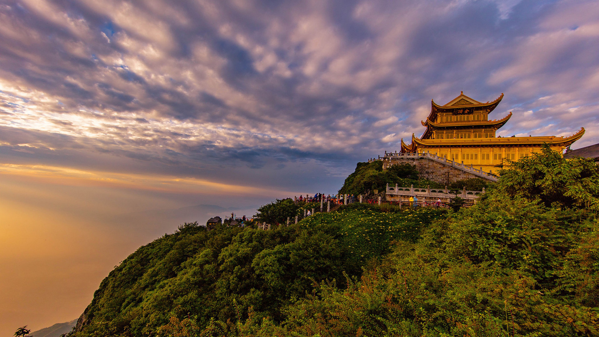 贡嘎人口_你在牛背山看风景 我在四人同山看你(3)