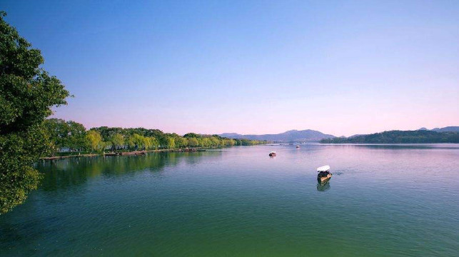 市)往返交通 - 瘦西湖 - 两大园林 - 船游太湖 - 两大水乡 - 信步江南