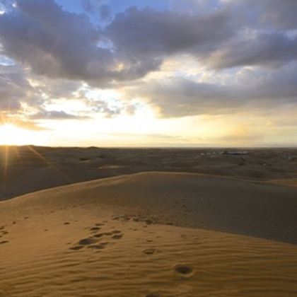 内蒙古呼和浩特+希拉穆仁草原+银肯塔拉沙漠生态文化旅游区2日1晚私家团