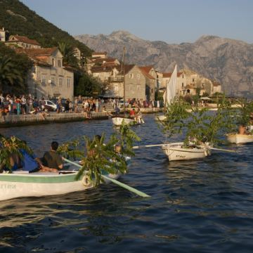 黑山4日3晚私家团