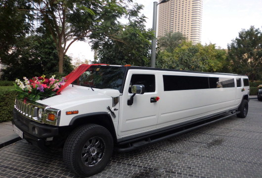 逢周六出发的团期特别安排劳斯莱斯或加长林肯或悍马豪车体验游迪 