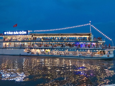 打卡之旅-胡志明全景-粉色教堂-邮局-滨城市场-咖啡公寓-西贡河夜游-4