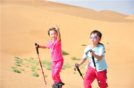 腾格里沙漠5日荣耀夏令营 亲子轻装徒步露营 不一样的成长