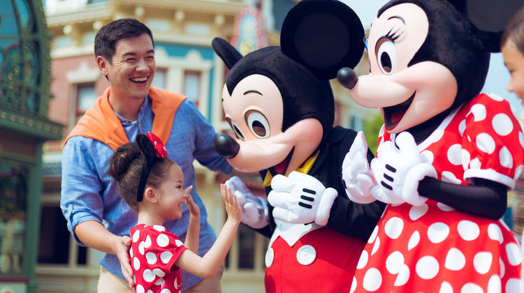 香港迪士尼 Disney 3日自由行 4钻 入住迪士尼园区内2晚 探索家 好莱坞 乐园 可选迪士尼一 双日门票 赠迪士尼设施优先入场证 香港迪士尼 Disney 3日自由行 4钻 入住迪士尼园区内2晚 探索家 好莱坞 乐园 可选迪士尼一 双日门票 赠迪士尼设施优先入场证