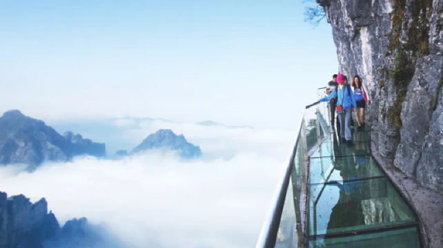 6-Day Hunan Private Tour· Zhangjiajie, Fenghuang Ancient Town, Furong Town, Tianzi Mountain, Baofeng Lake