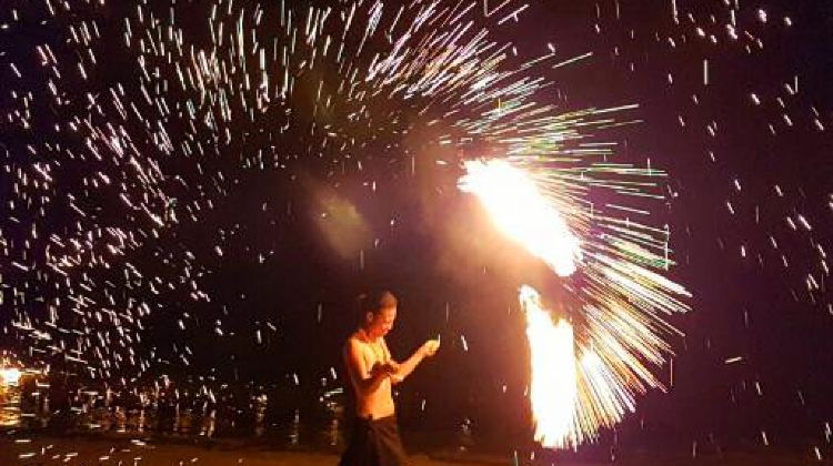 【斐济+玛娜岛+斐济鲁滨逊岛7日6晚私家团】·全程主岛海滩希尔顿+私家定制+专业潜水教练+鲨鱼礁海洋保护区深潜+七色珊瑚环礁保护区浮潜+10000英尺高空跳伞+九朵云漂浮酒吧+免签