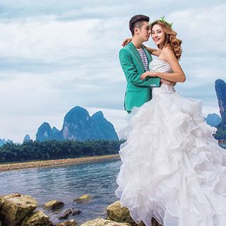 拍婚纱送旅游_婚纱情侣头像(3)