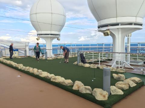 公主邮轮皇家公主号迷你高尔夫_邮轮官网_简介_游轮介绍_图片_价格