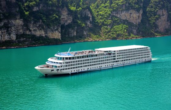 三峡河轮4天3晚自由行配有游泳池长江三峡豪华游轮食住行游娱一价全含