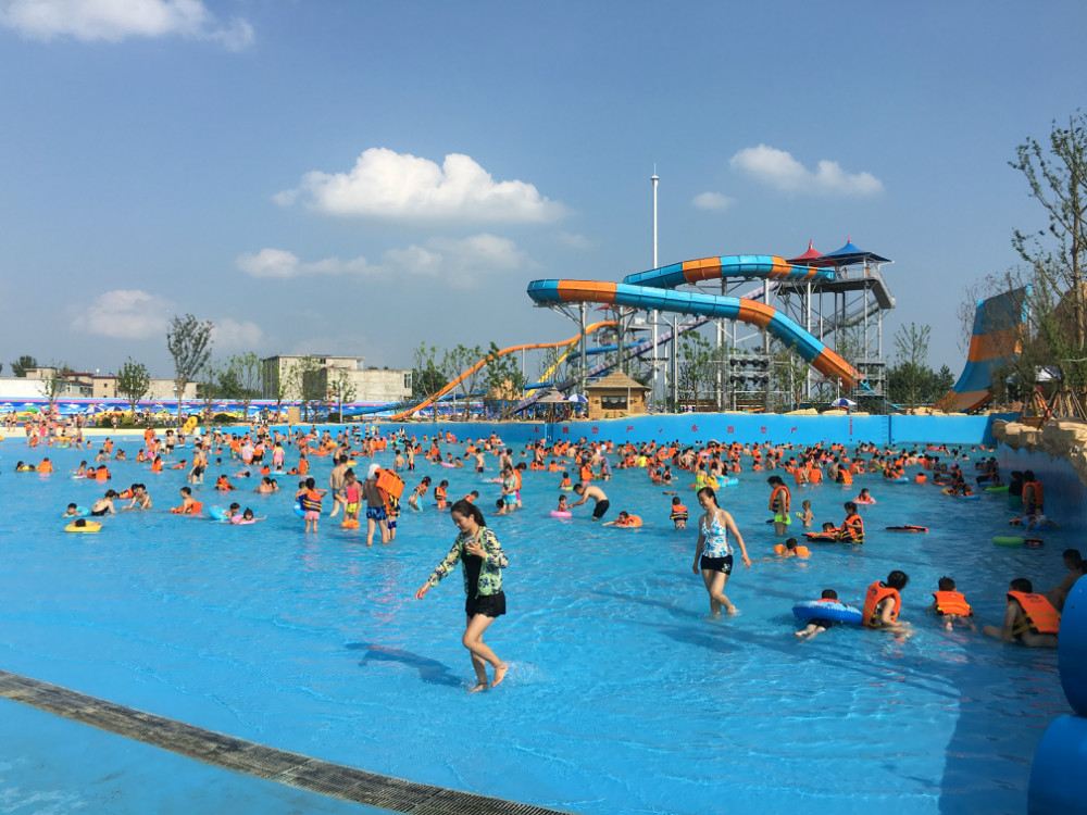 是集娱乐性,休闲性,互动性,观赏性为一体的主题水上乐园
