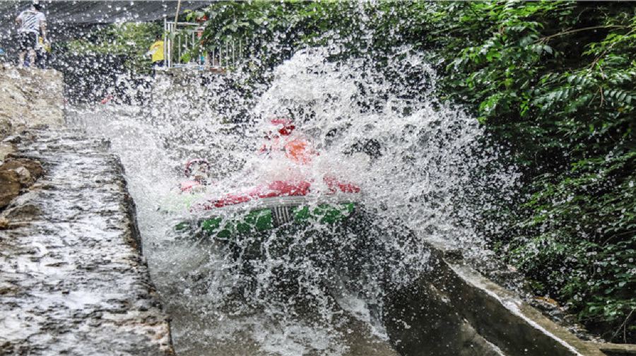 白云峰峡谷漂流