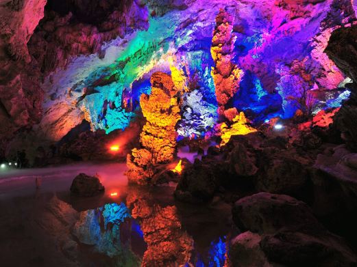 通天地下河景区